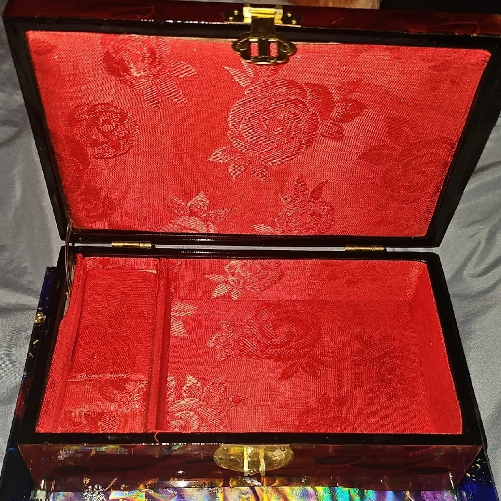 Vintage Wooden Jewelry Box With Inlay Design